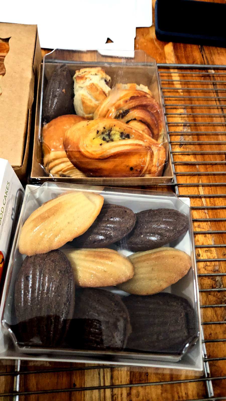 Viennoiseries et pâtisseries maison — AZON DODE